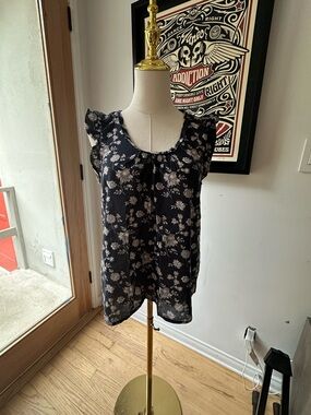 Local “Darla” Floral Top – Black & White Ruffle Sleeve Blouse – Size S